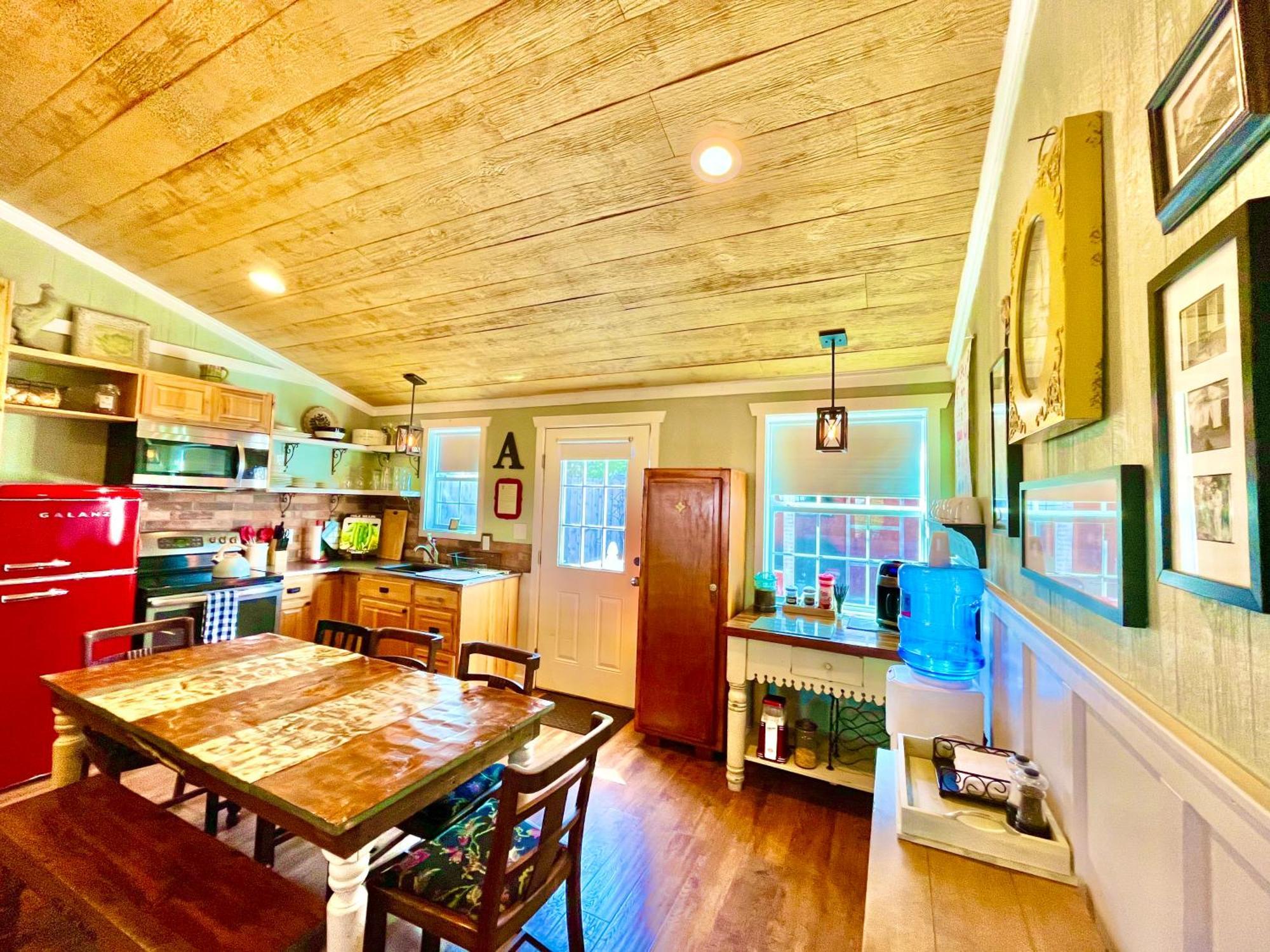 The Alexander At Creek Road Hotel Dripping Springs Room photo